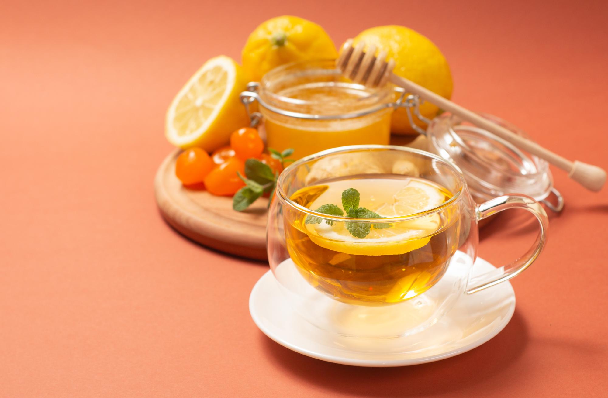 À quoi sert vraiment l’eau chaude citron et miel ?