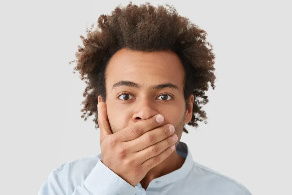 nez bouche, personne sent
