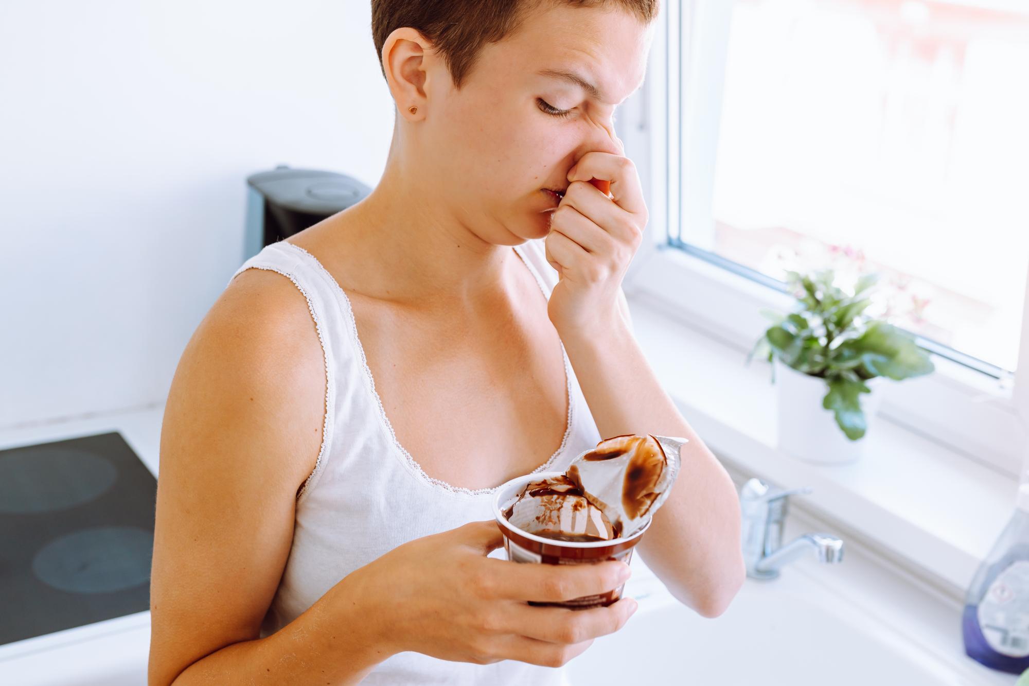 Cacosmie, mauvaise odeur dans le nez : que faire ?