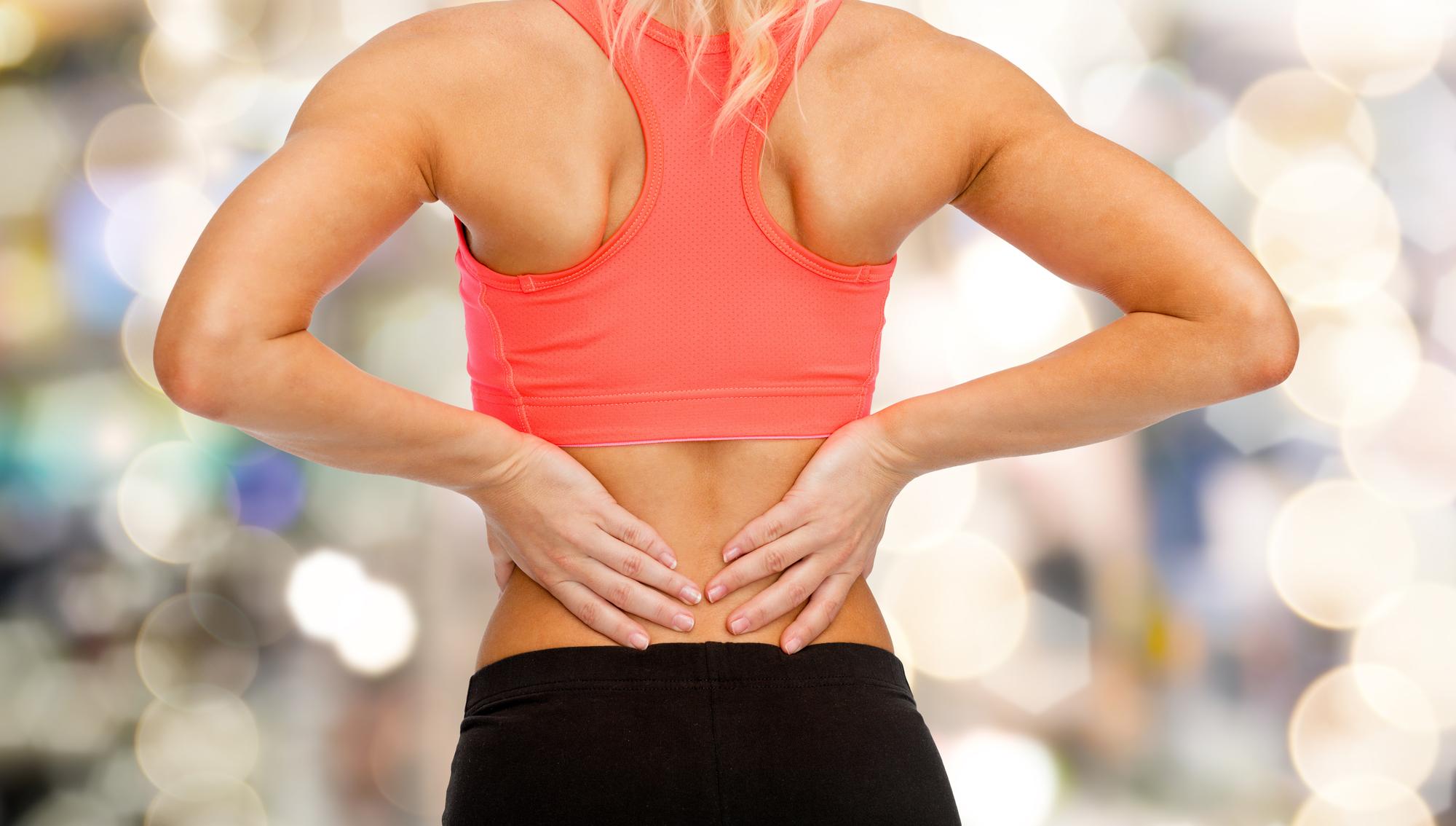 Comment reconnaître une simple contracture du haut du dos ?